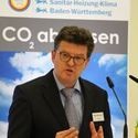 <p>Helmut Bramann, Hauptgeschäftsführer des Zentralverbandes SHK, verwies in seinem Gast-Grußwort darauf, dass mit Hinblick auf die Energiewende der Wärmesektor noch ein "schlafender Riese" sei.&nbsp;</p> - © Fachverband Sanitär-Heizung-Klima Baden-Württemberg