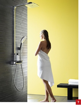 Offene Duschplätze sorgen für Großzügigkeit, allerdings ist mit Wasserpfützen außerhalb des Duschbereiches zu rechnen. - © Hansgrohe
