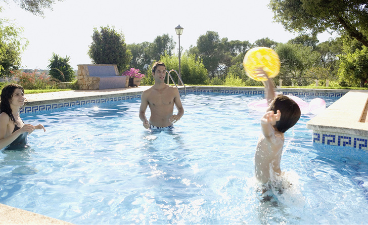 <p>
Das persönliche Schwimmbad ist der Traum vieler Eigenheimbesitzer.
</p>

<p>
</p> - © Jupiterimages / Thinkstock

