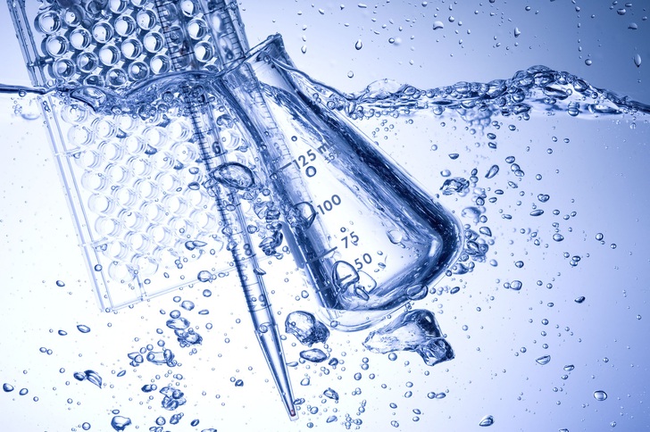 Wird bei der Trinkwasseranalyse eine erhöhte Konzentration von Legionellen festgestellt, ist nach der Trinkwasserverordnung eine Gefährdungsanalyse durchzuführen. - © Jaroslav74
