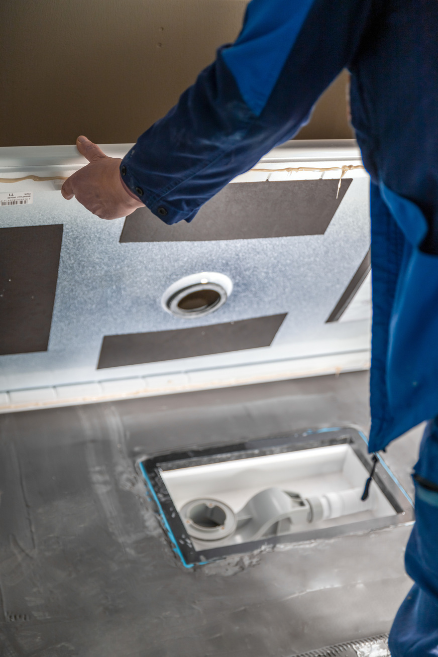 Der Minimum Wannenträger wurde bereits ab Werk mit der Duschwanne vorkonfektioniert.&nbsp;