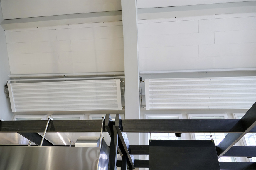 Die Deckenstrahlplatten KSP Akustik ließen sich variabel in die Zwischenräume der tragenden Konstruktion einpassen.