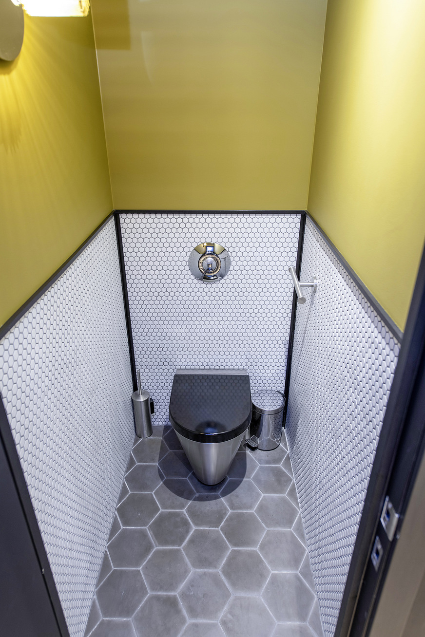 Hygiene wird durch WCs aus Edelstahl quasi garantiert, da sie bakteriostatisch und leicht zu reinigen sind.