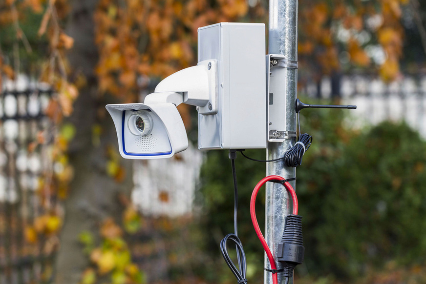 Offeriert werden Überwachungssysteme entweder als separate Kamera mit integrierter Elektronik zur Selbstmontage …