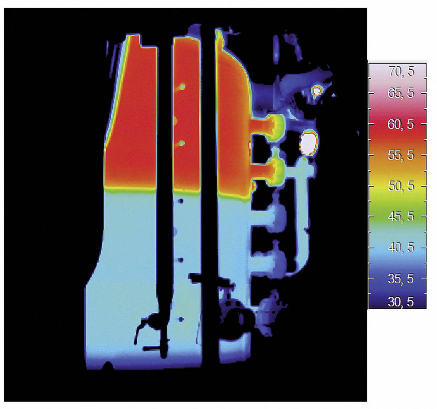 Die exakte Temperaturverteilung innerhalb der Speicherzentrale Zortström wird durch die präzise Wasserzufuhr in die jeweils entsprechende Temperaturstufe erzielt. Die Trennung der Temperaturschichten hat auch dann Bestand, wenn das Wasser mit hoher Geschwindigkeit einfließt.