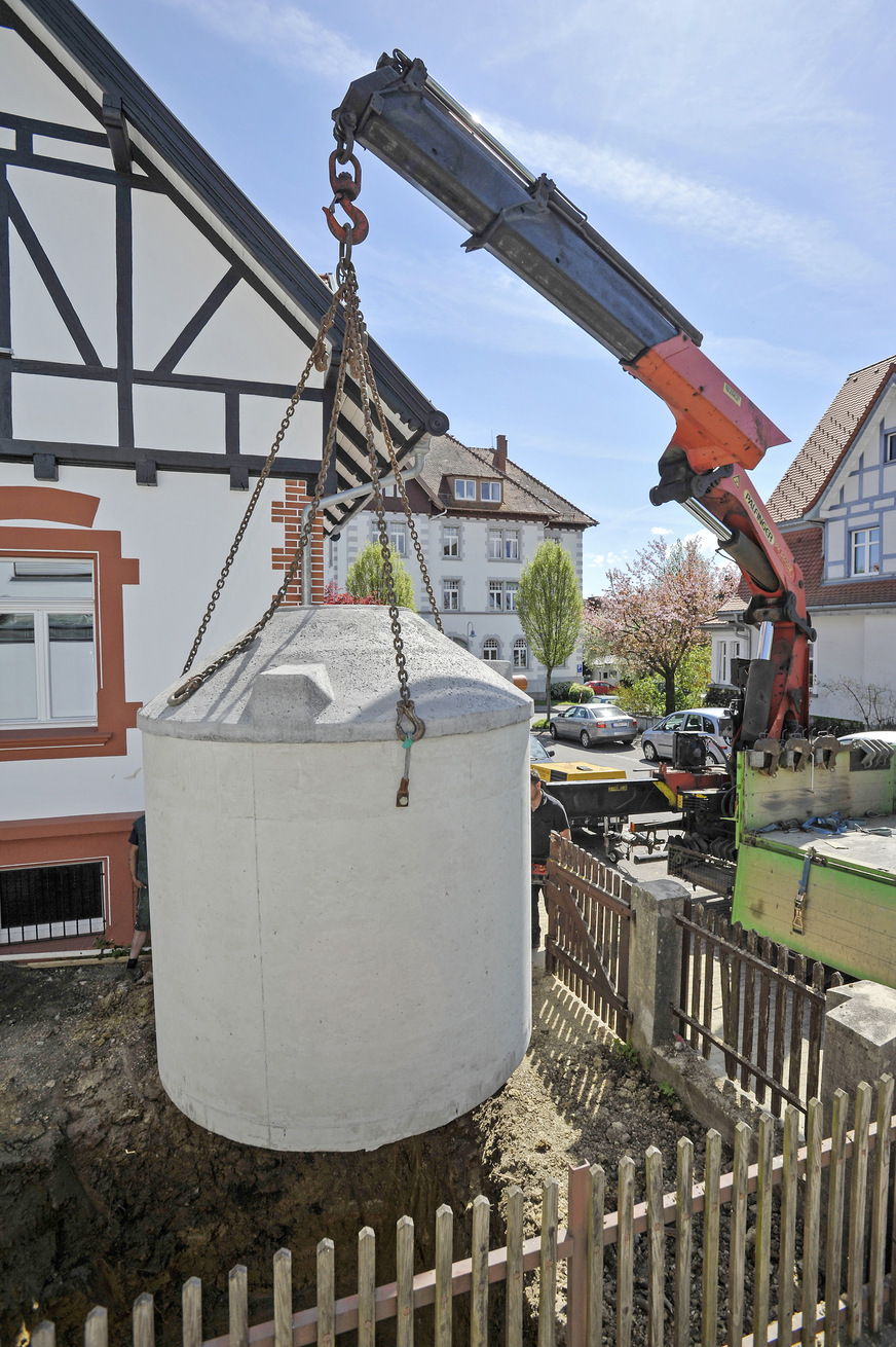 Lieferung eines Regenspeichers aus Beton zum nachträglichen Einbau bei Modernisierung und Renovierung.