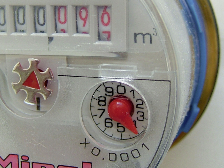 Die anteilige Abwassergebühr des für die Bewässerung genutzten Trinkwassers wird vom Versorgungsunternehmen auf Antrag erstattet.