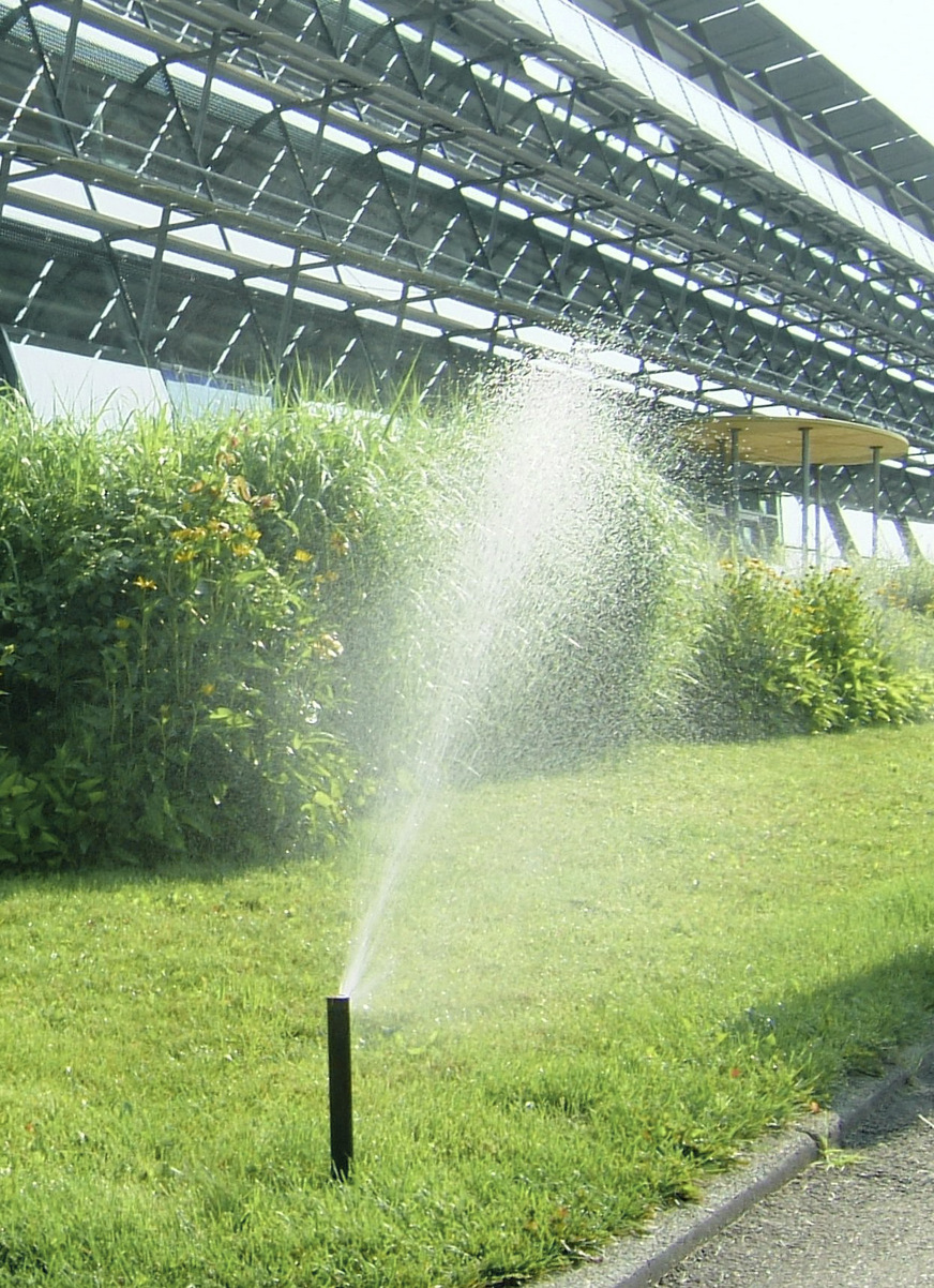 Werden Unterflur-Beregnungsanlagen aus dem Trinkwassernetz gespeist, gehören sie nach den Regeln der Technik zur Kategorie 5 und benötigen eine Trinkwassertrennstation als Sicherungseinrichtung.