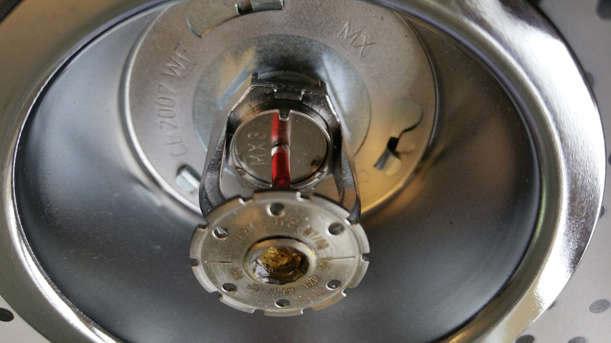 Zum Bereich des anlagentechnischen Brandschutzes gehören Feuerlöschsysteme.