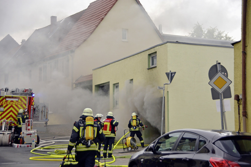 Kommt es letztendlich zu einem Brandereignis, zählen Löscharbeiten zum abwehrenden Brandschutz.