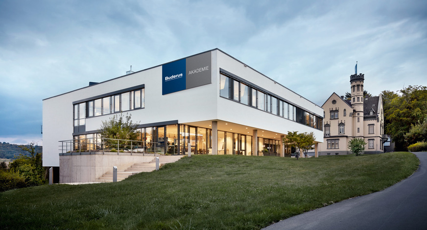 Aus der Akademie ins Netz: Das Buderus Technikforum findet 2020 erstmals als Digital-Event statt.