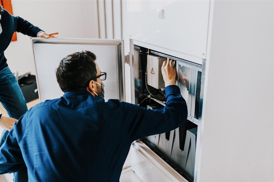 Der kompakte WOLF AirPurifier lässt sich dank „Plug&Play-Prinzip“ ohne Fachpersonal unkompliziert aufstellen und einschalten.