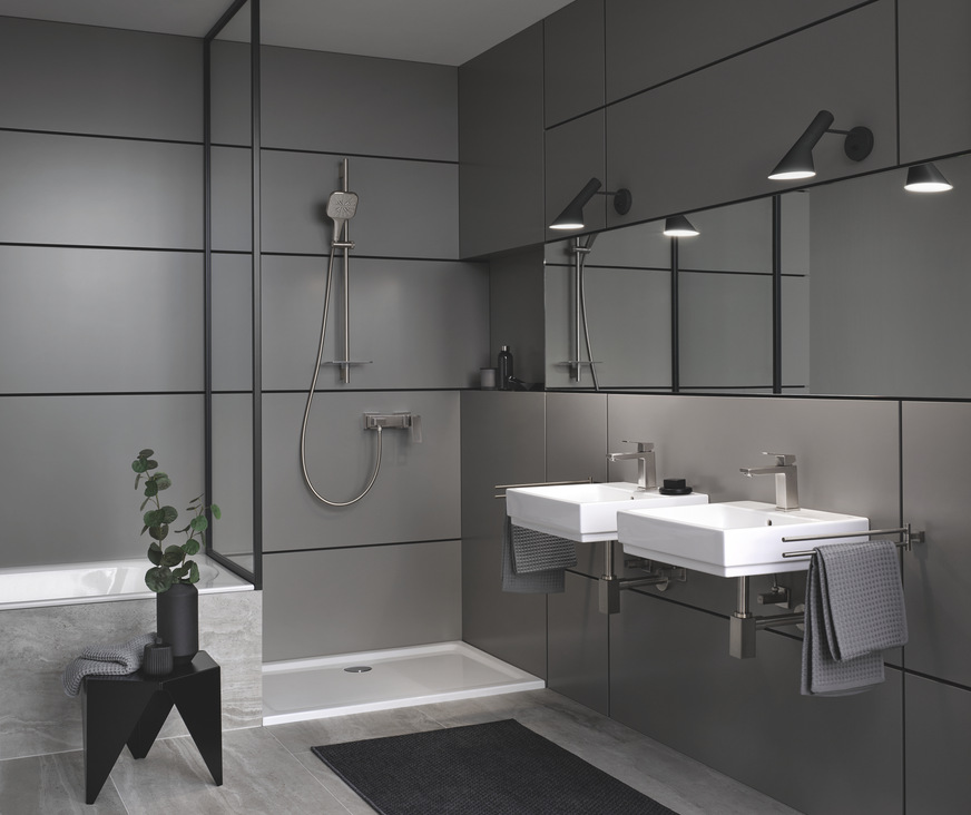 Grohe Eurocube:&nbsp;Cube-Keramiken, Eurocube-Armaturen und die quadratische Handbrause Rainshower SmartActive 310 Cube kreieren zusammen mit Cube-Accessoires ein stimmiges Design.