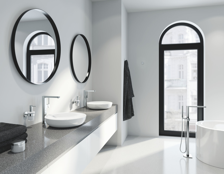 Grohe Plus: Die Armaturen sind von der Grundform eines Bogens inspiriert, die Stärke und Leichtigkeit vereint. Durch die Kombination der Kreisformen mit den klaren, definierten Linien eines Würfels erhält Grohe Plus eine aufregende, architektonische Silhouette, die mit runden und eckigen Keramiken kombinierbar ist.