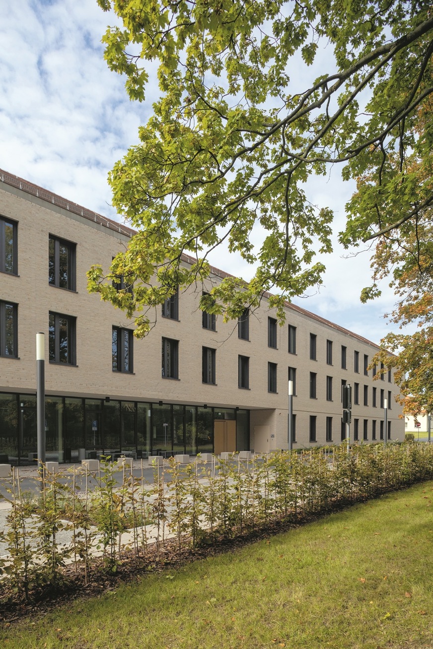 Das Sächsische Krankenhaus Arnsdorf ist ein Fachkrankenhaus mit Spezialisierung auf psychische und neurologische Erkrankungen.