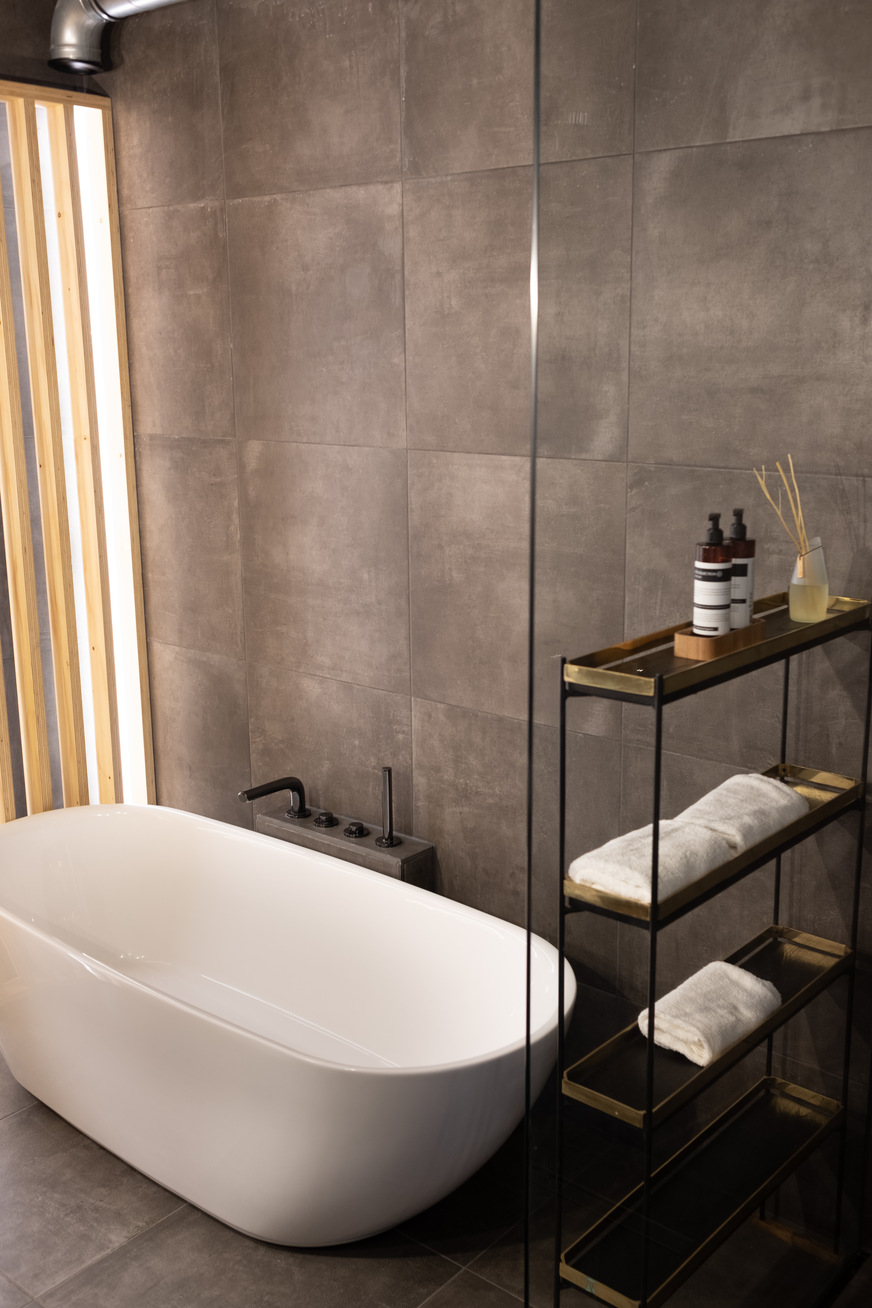 Auch die Wannenarmatur der EDITION 400 gibt es passend in dem besonderen, schwarzen Look.