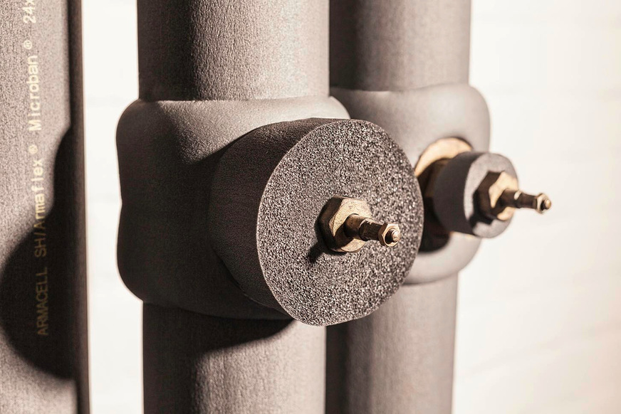 Bild 8: Nicht nur die Rohrleitungen, auch Armaturen, Bögen, T-Stücke und Rohrschellen müssen nach GEG gedämmt werden.