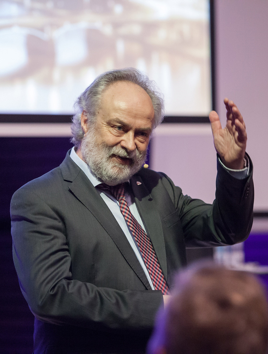 Prof. Dr.-Ing. Michael Günther bei einem der Arlberg Kongresse von Uponor: Die Kongresse zählt Günther zu den Highlights seiner 30-jährigen Karriere bei Velta und Uponor.