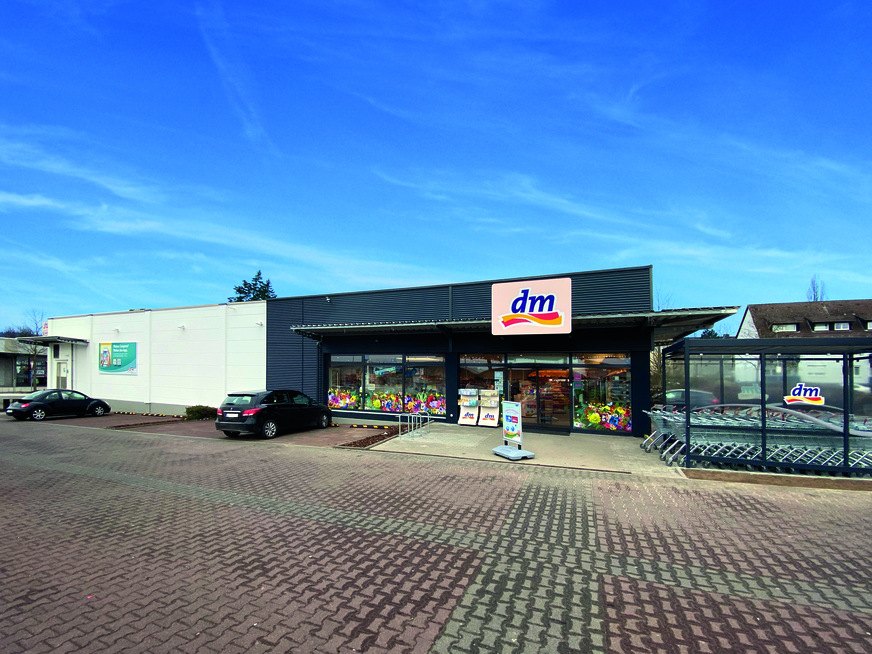 Der dm-Markt im hessischen Bad Nauheim ist die erste Filiale, in der zurückgewonnenes und wiederaufbereitetes Kältemittel zum Einsatz kommt.