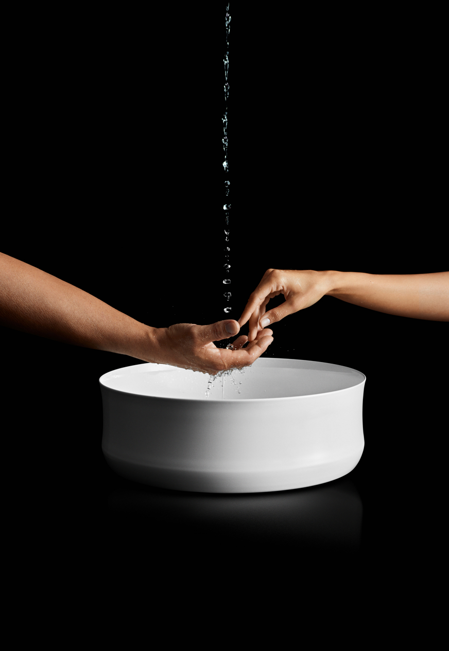 &nbsp;…&nbsp;Alpinweiß, kunstvoll unter dem Motto „kompromisslos verbindend“ in Szene gesetzt.