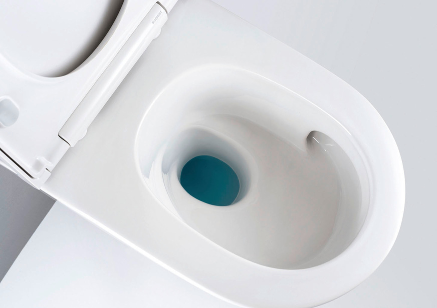 Moderne WCs ohne Spülrand verbrauchen weniger Wasser, bieten weniger ­Angriffsflächen für Keime und Bakte­rien und ­benötigen somit in der ­Pflege auch weniger ­Reinigungsmittel.