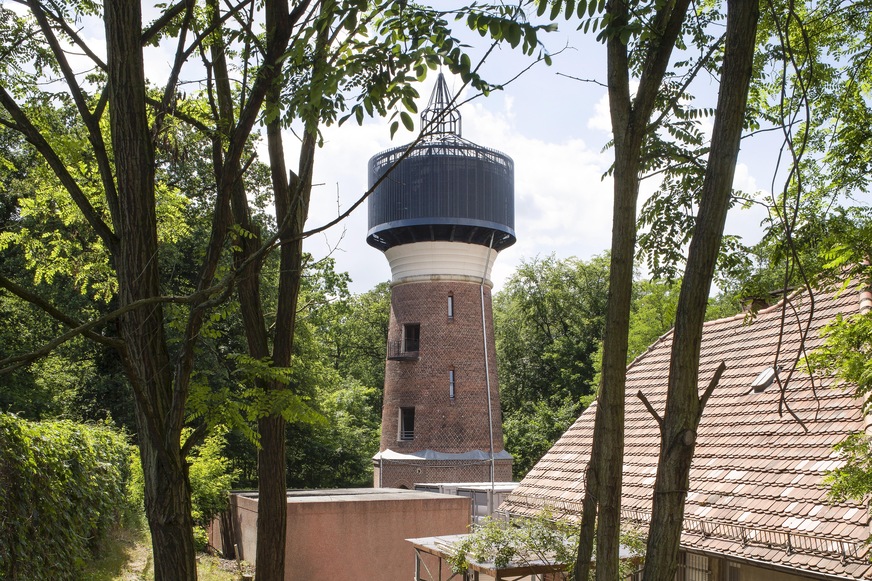 Der Wasserturm am Park Sanssouci in Potsdam …