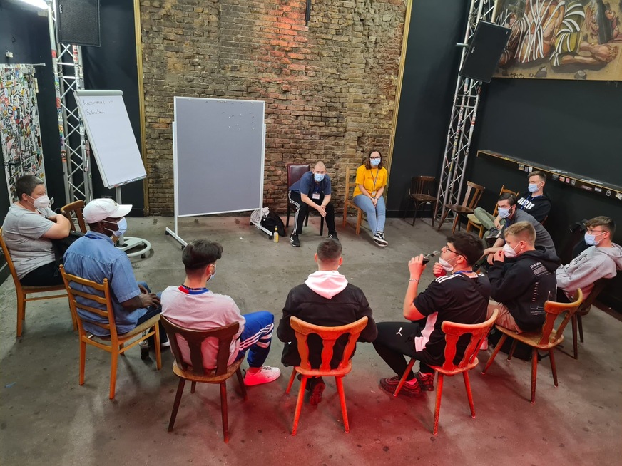 Am 25. Juni 2021 fand in Berlin mit dem AzubiCamp 21 das wohl erste Barcamp für Auszubildende des Handwerks statt.