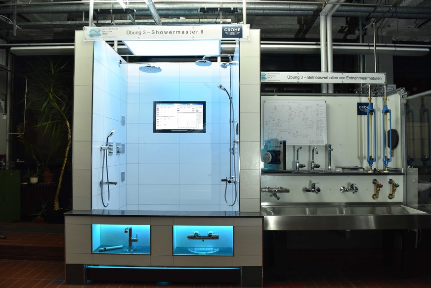 Die voll ausgestattete Schulungs-und Forschungsanlage für Duschsysteme veranschaulicht unter anderem Erkenntnisse zu Durchfluss-und Druckverhältnissen sowie Wassertemperaturen.&nbsp;&nbsp;