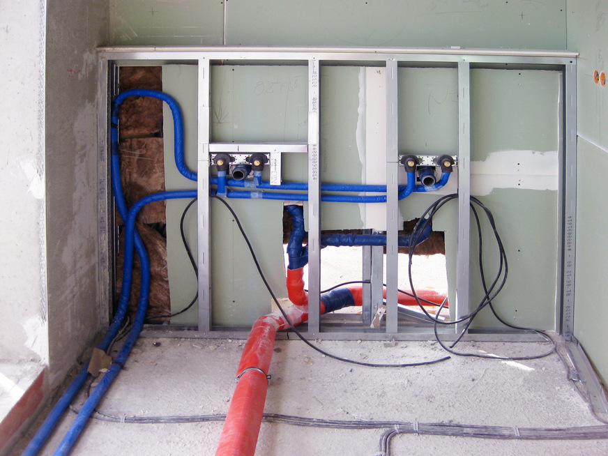 Unzulässige Aufwärmungen im Kaltwasser von mehr als 25 °C können auch in Einzelanschlussleitungen zu hohen Kontaminationen mit Legionellen führen.&nbsp;