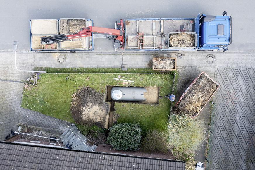 Ein unterirdischer Flüssiggas-Tank ist fast unsichtbar. Unterirdisch verbraucht er kaum Platz auf dem Grundstück und lässt große Freiheiten bei der Gartengestaltung.