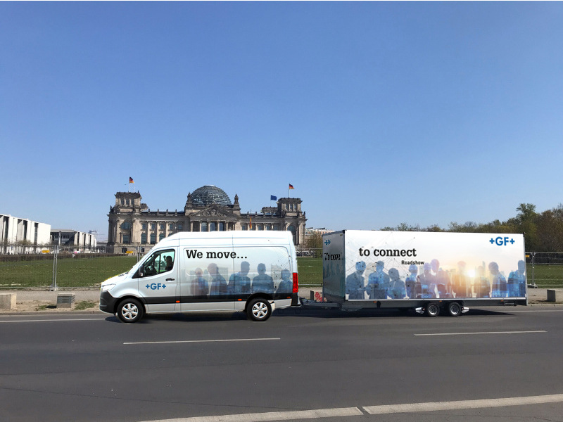 Die Teilnehmenden können direkt in ihrer Nähe auf die Jagd nach der Bestzeit gehen. Denn der Sanipex MT World Cup kommt auf Rädern: mehrere Motto-Anhänger touren durch Europa und suchen den/die geschickteste(n) Installateur/in.