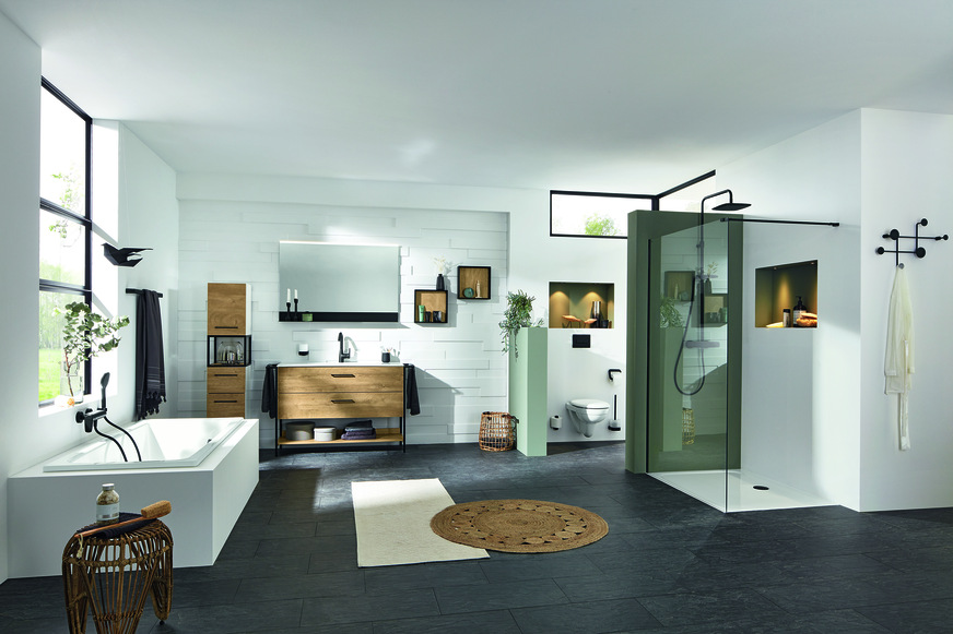 Badezimmer mit schwarzmatten Armaturen von Vigour.