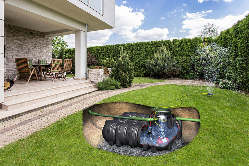 Das Bild zeigt eine Regenwassernutzungsanlage zur Gartenbewässerung.