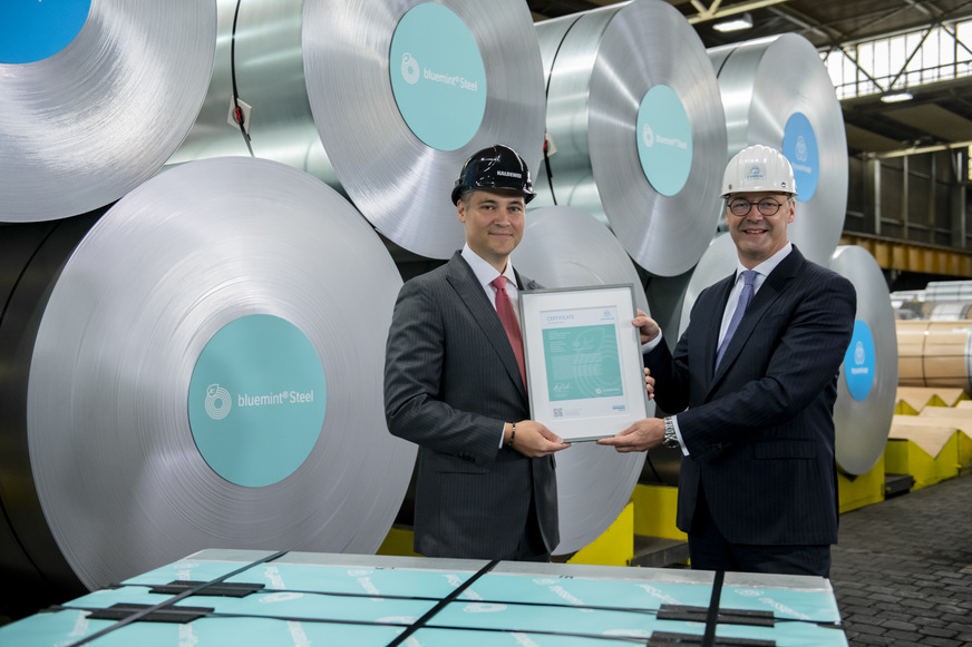 Franz Kaldewei, CEO Kaldewei, und Bernhard Osburg, CEO thyssenkrupp Steel, rechts.