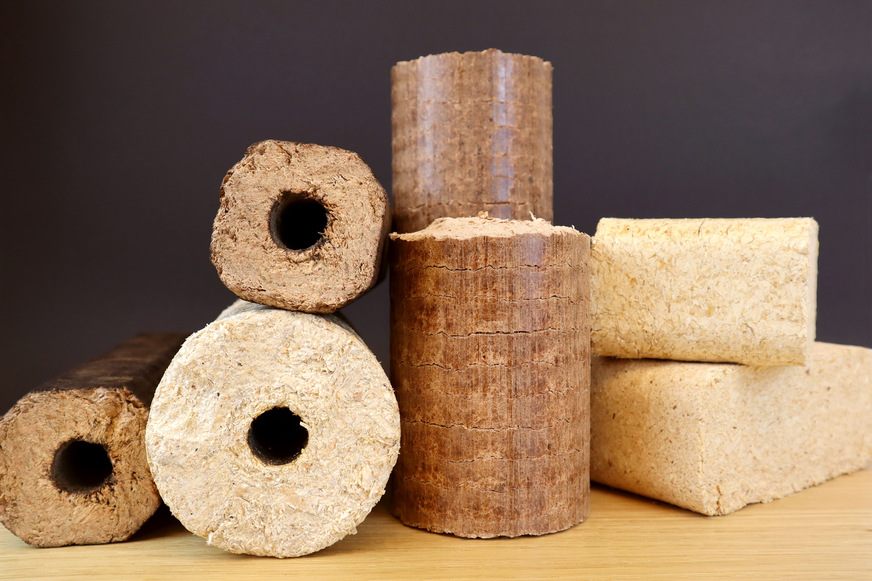 Holzbriketts werden aus Restprodukten der Holzver-arbeitungsindustrie (z.B. Sägespäne) hergestellt.