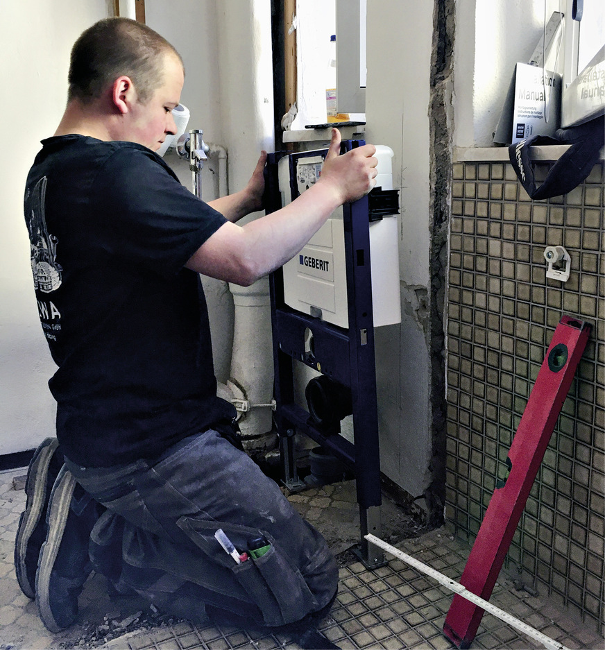 Philipp Köchel hat schon&nbsp;einige Hand­werks­betriebe von innen ­gesehen. So einen wie Plewa noch nicht.