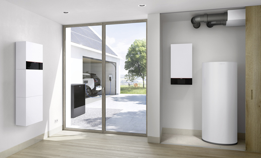 Bild 2: Beispiel eines ganzheitlichen Energiesystems (v. l.): Stromspeicher Vitocharge VX3, Photovoltaikanlage Vitovolt, Luft/Wasser Wärmepumpe Vitocal 250-A, Wohnungslüftung Vitoair FS und Vitocell Speicher-Wassererwärmer.