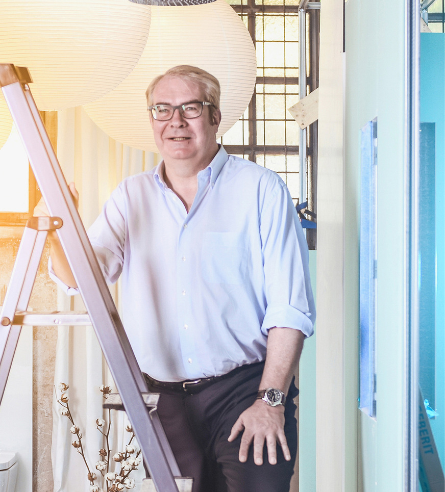 „Trotz aller Veränderungen, der Digitalisierung und des Aufkommens insbesondere von Anbietern im Onlinebereich sind es eigentlich immer noch die gleichen Vorteile, die die Fachschiene für den Endkunden interessant machen“, sagt Jens J. Wischmann.