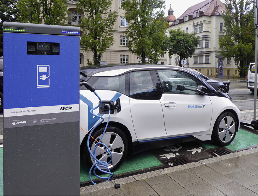 Für die Beladung eines Elektroautos innerhalb einer akzeptablen Zeit wird mindestens die zehnfache Leistung einer Wärmepumpe benötigt. Durch bidirektionale Lademöglichkeiten könnten Lastspitzen im Netz ausgeglichen werden.