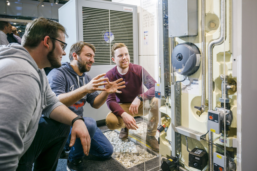 IFH/Intherm 2018: Beratungsgespräch am Stand von Weishaupt.