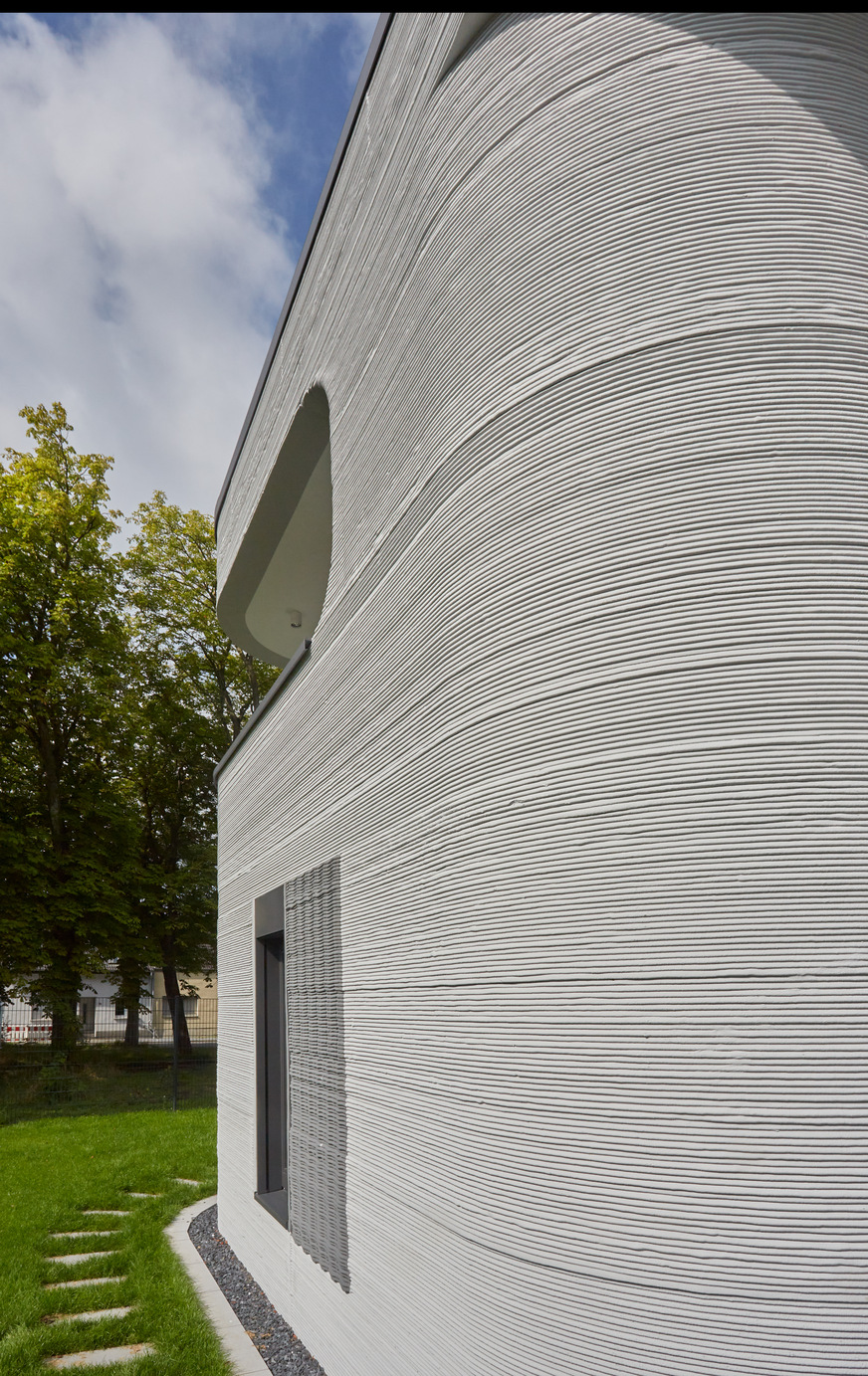 Das erste Haus, das in Deutschland im 3D-Betondruck-Verfahren entstanden ist, steht inmitten einer Wohnsiedlung im westfälischen Beckum.