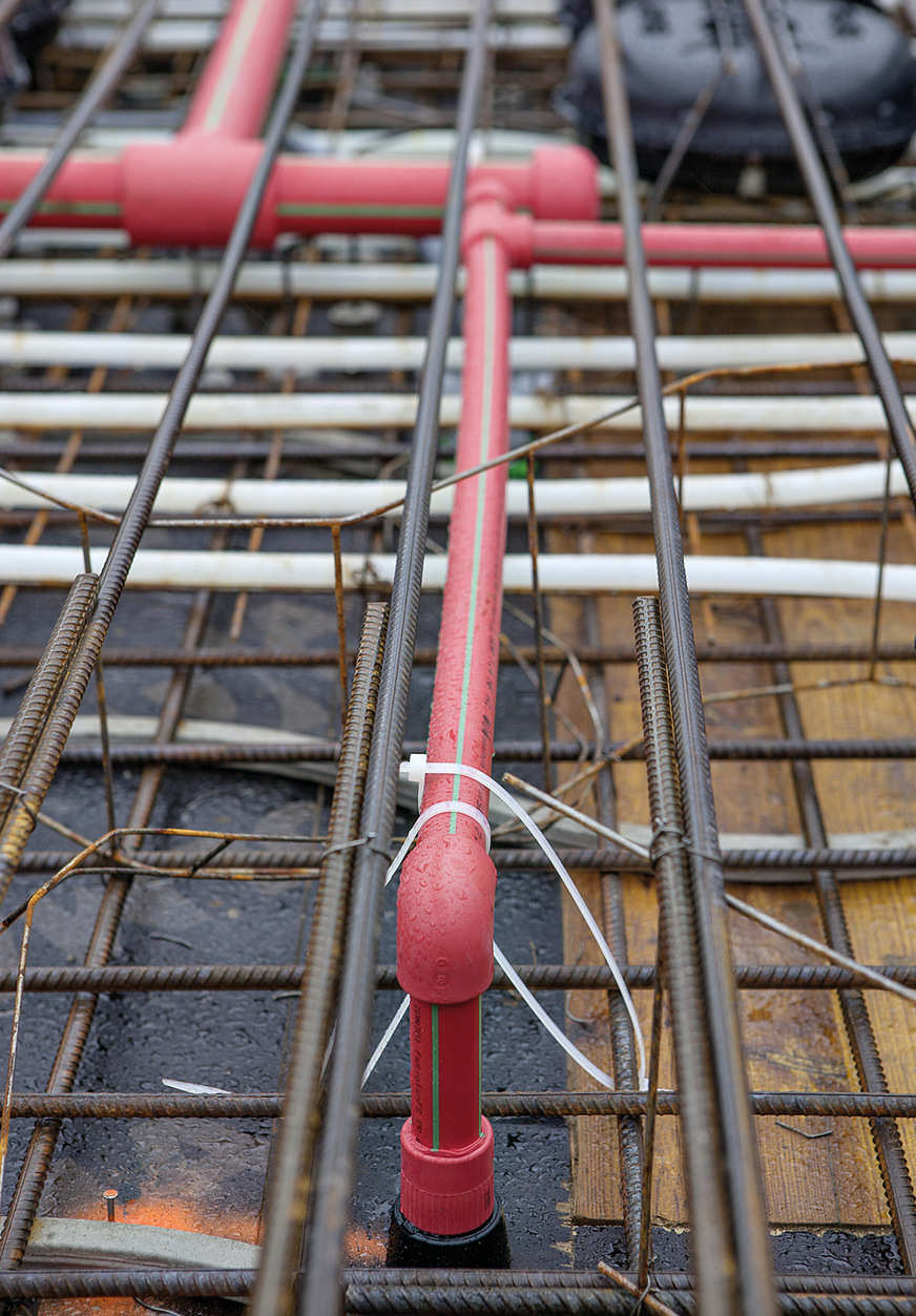 Insgesamt ­kamen in dem Hochhaus rund 2800 m des Kunststoff-Sprinklerrohrleitungssystems zum Einsatz.