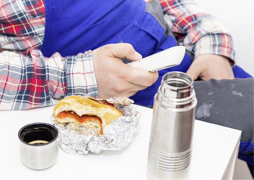 Mögliche Zuschüsse müssen sich tatsächlich auf ein Essen beziehen. Die Leistung muss allerdings nicht jeden Tag genutzt werden, sondern kann auch ein- oder zweimal wöchentlich in Anspruch genommen werden.