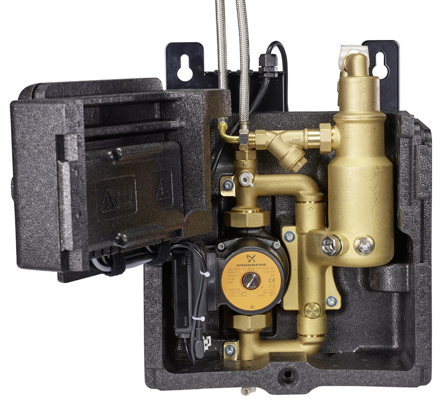 Bild 4: Das Innenleben des Vakuumentgasers SpiroVent Superior S250 wird zu großen Teilen aus Messing gefertigt. Der Anschluss erfolgt einfach über flexible Schläuche.