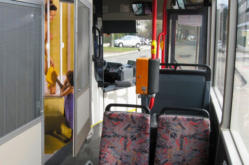 Duschen im Bus, fast wie zuhause: Auf der Pressekonferenz der LiBuRu AG wurde es eindrucksvoll demonstriert.&nbsp;&nbsp;