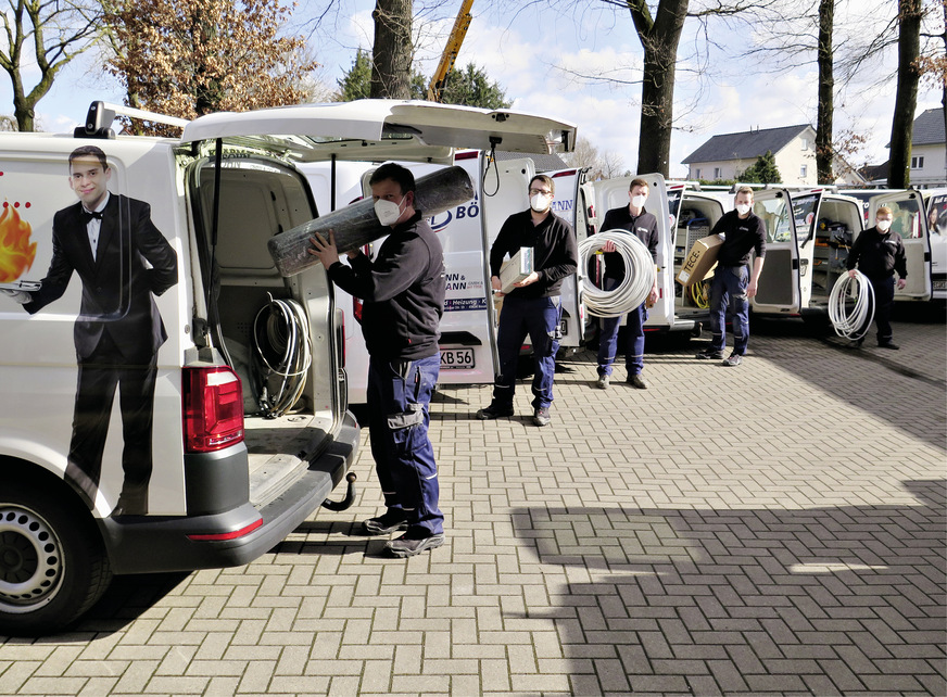 Neu eingeführt und voll akzeptiert: Die Fahrzeuge werden bereits am Abend für den nächsten Tag gerüstet. Dabei liegt auch ein Augenmerk auf Erscheinungsbild und Sauberkeit der Kfz und der Arbeitskleidung.