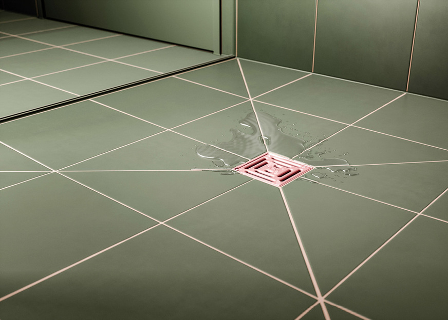 Farbe und Inspiration: Mit den matt lackierten Edelstahl-Rosten der „Colour-Collection“ möchte der Arnsberger Entwässerungsexperte Dallmer auch auf dem Boden der Dusche unübersehbare Farb-Highlights setzen. Insgesamt stehen 16 ausgesuchte Farben zur Auswahl: in cleanem Schwarz und Weiß sowie in 14 RAL-Tönen, darunter Beige, Ozeanblau, Ultramarinblau, Himmelblau, Zinkgelb und Hellrosa. Sollte noch nicht die richtige Farbe dabei sein, ­können die Roste auch individuell lackiert werden.