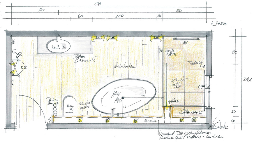 Die Komfortgröße von 12 m2 erleichterte es, eine frei stehende Badewanne zu integrieren. Die Raumbreite von 241 cm und die Lage des kleinen Fensters geben der Planung vor, dass die Duschzone den kompletten hinteren Bereich einnehmen wird, um den Raum optisch zu verkürzen.