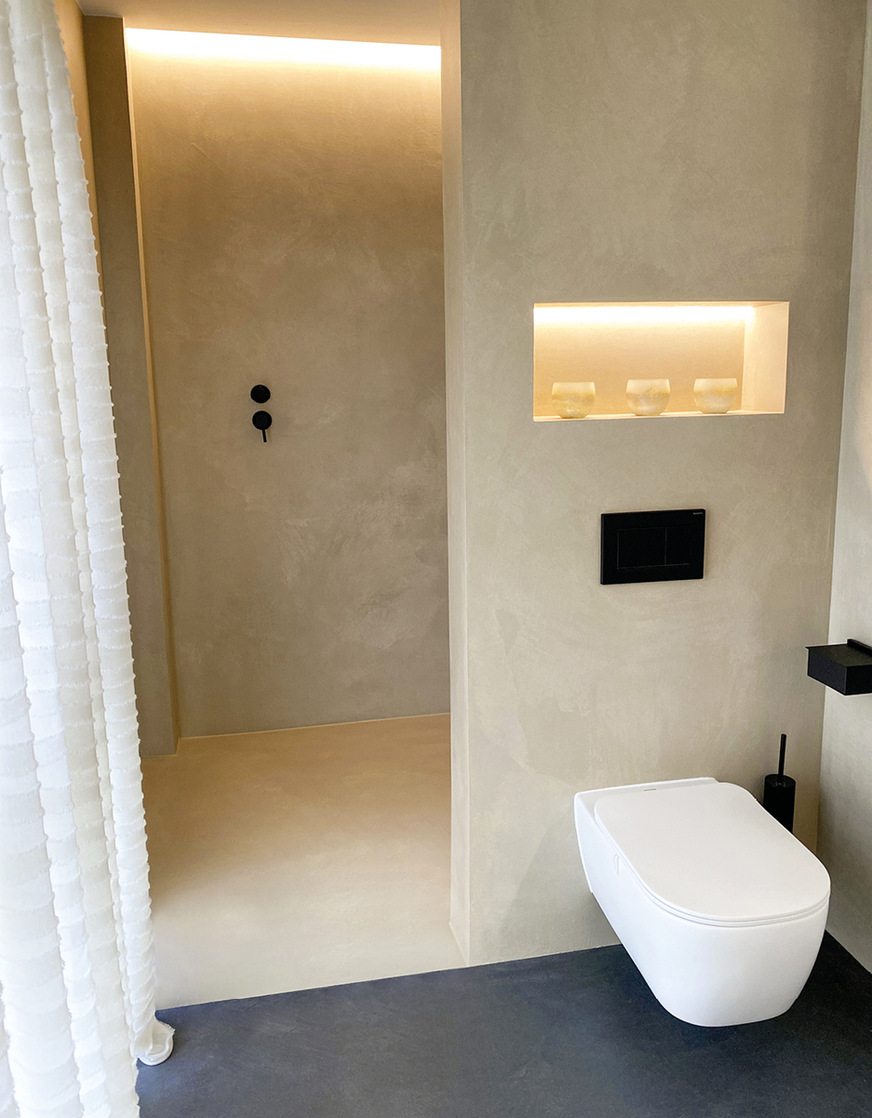 Nur ein Gestaltungsbeispiel für die fugenlose Dusche von Frescolori. Die Beratung weist den Weg zu den umfangreichen Gestaltungsmöglichkeiten.