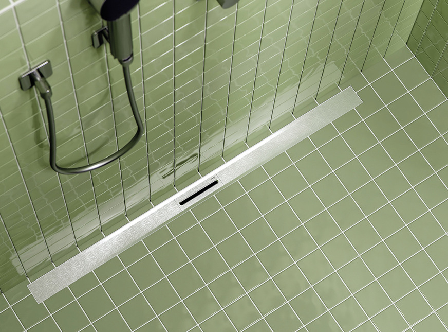 Bild 5: Diese Duschrinne ist eigentlich ein Punktablauf, also entsprechend einfach zu installieren. Wird sie an der Wand platziert, bleibt die Standfläche frei.